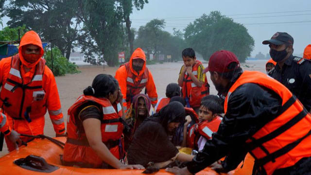 印度西部地区暴雨成灾 至少112人丧命