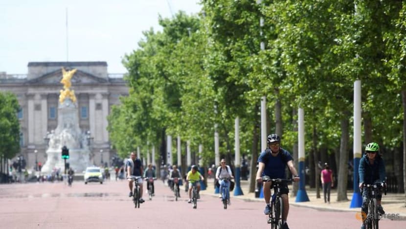 Commentary: People love walking and cycling. So why aren't more ditching their cars? Commentary: People love walking and cycling. So why aren't more ditching their cars?
