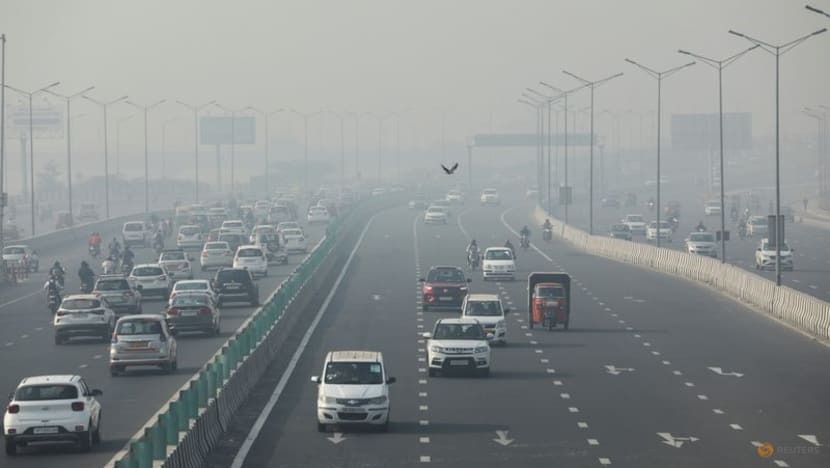 New Delhi to consider curbing private vehicles to fight dangerous smog