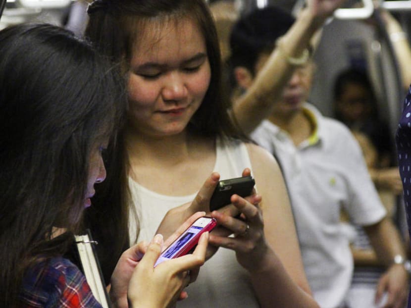 More young people in Thailand are suffering from "trigger finger" and other muscle-related problems as the time they spend on smartphones increases.
