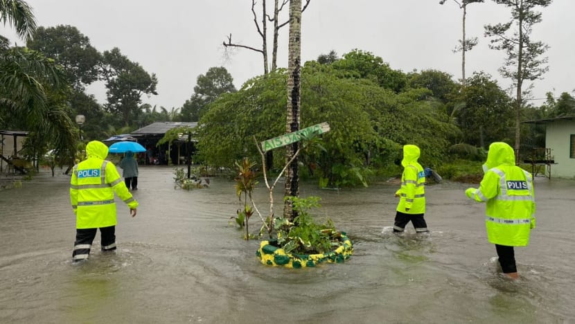 Heavy rain in Johor: Close to 4,000 victims forced into flood relief centres Heavy rain in Johor: Close to 4,000 victims forced into flood relief centres