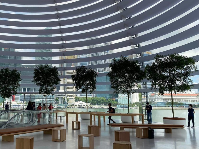 Inside The World's First Floating Apple Store At Marina Bay Sands In  Singapore