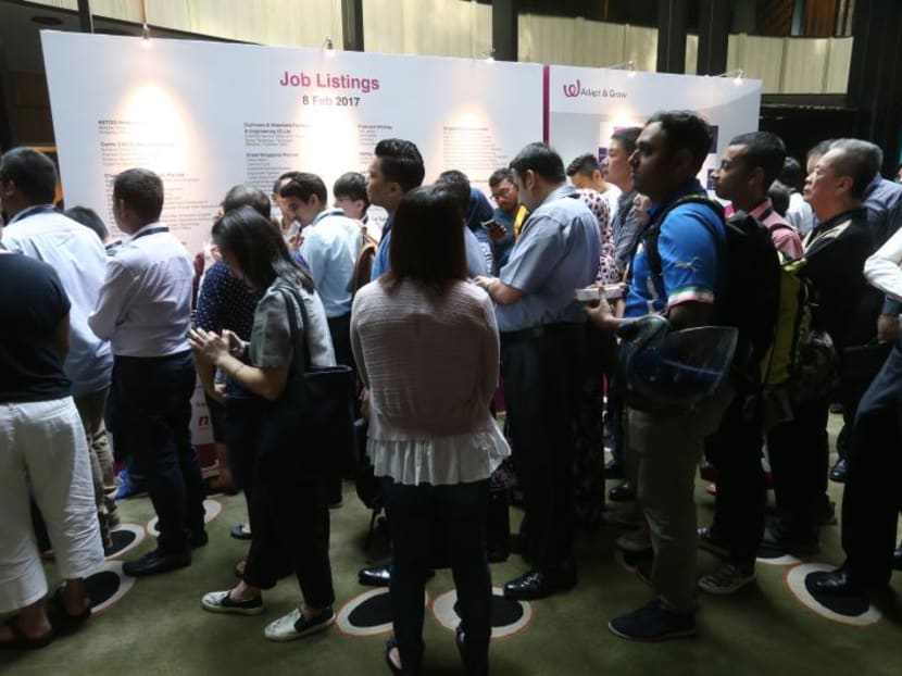 Fresh grads finding it harder to land full-time jobs: Survey Fresh grads finding it harder to land full-time jobs: Survey