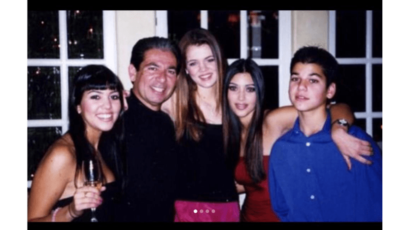 Kardashians leave tributes for father Robert