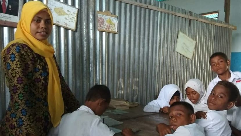 'I cannot move the lessons online': Educators in remote Indonesia visit students one by one during school closure 'I cannot move the lessons online': Educators in remote Indonesia visit students one by one during school closure