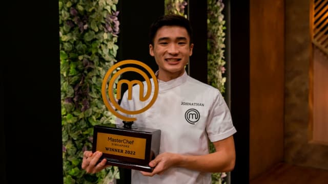 烹饪、课业两不误！“MasterChef Singapore” 第3季冠军重返校园　拟重现比赛甜点出售