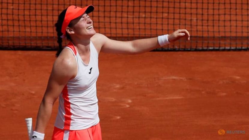 Tennis-Zidansek beats Cirstea to storm into French Open quarter-finals