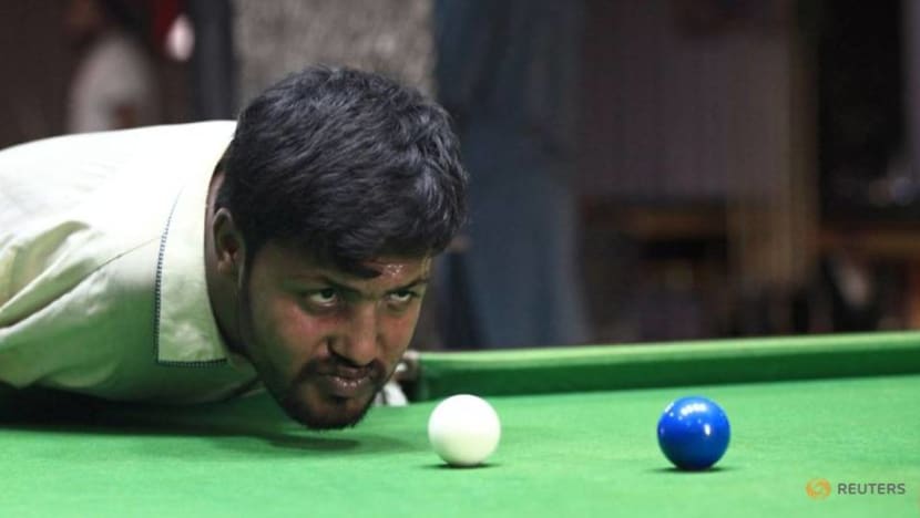 Born without arms, plenty of moxie, Pakistani man masters snooker Born without arms, plenty of moxie, Pakistani man masters snooker
