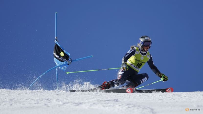 Alpine skiing-Shiffrin ends season on a high with another record in giant slalom win Alpine skiing-Shiffrin ends season on a high with another record in giant slalom win