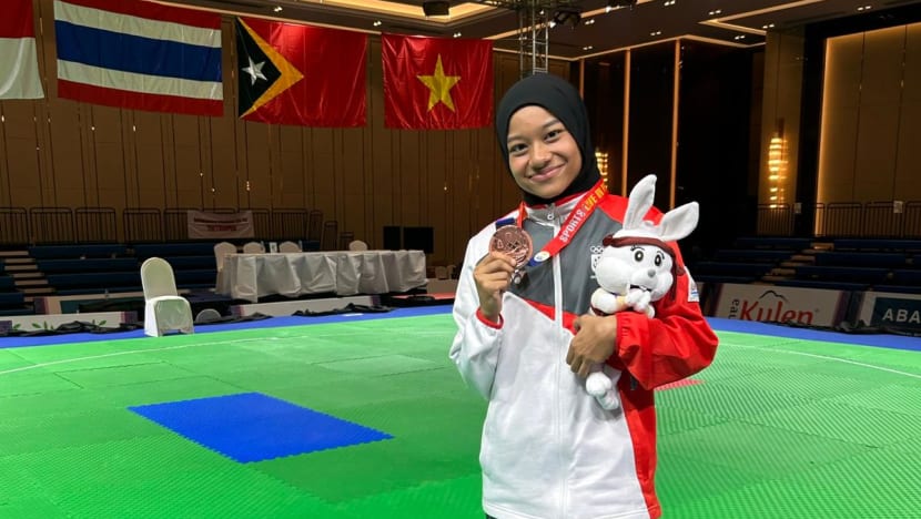 Berkat usaha gigih dan pengorbanan, pesilat muda Nur Tuhfah Izzah berjaya bawa pulang pingat gangsa Sukan SEA 2023