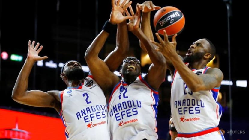 Basketball-Anadolu Efes edge Barcelona to win Euroleague title
