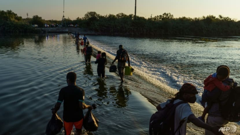 US to step up 'removal flights' for migrants stranded at Texas bridge US to step up 'removal flights' for migrants stranded at Texas bridge