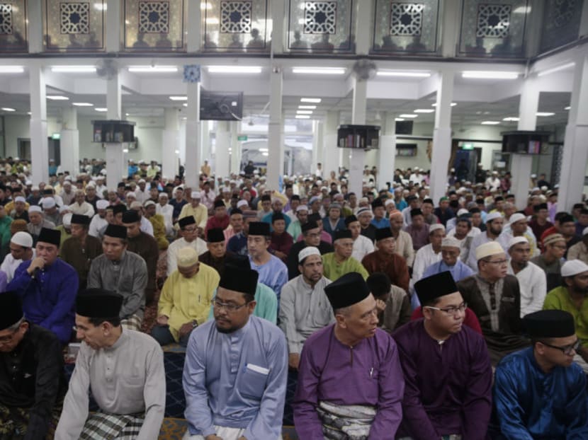 Eid al-Fitr prayers at Ar-Raudhah Mosque in Bukit Batok on July 6, 2016. Dr Yaacob Ibrahim (front row, far left), Minister-in-Charge of Muslim Affairs, Minister of Communication and Information and Minister-in-Charge of Cyber Security was at the mosque praying and receiving people. Photo: Jason Quah/TODAY