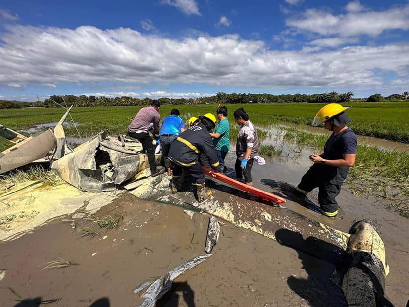 Rescuers retrieving a body from a crashed plane in Pilar, Bataan, where two Philippine air force aviators were killed.
Rescuers retrieving a body from a crashed plane in Pilar, Bataan, where two Philippine air force aviators were killed.