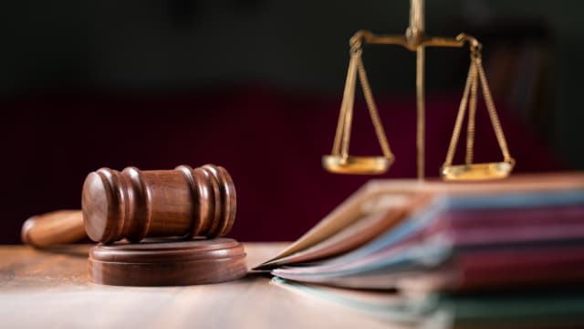 未及时帮同事更新就业准证 前人事部职员伪造文件入狱三周
