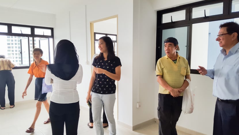 dakota_visiting_new_flat_w_hdb_at_marsiling