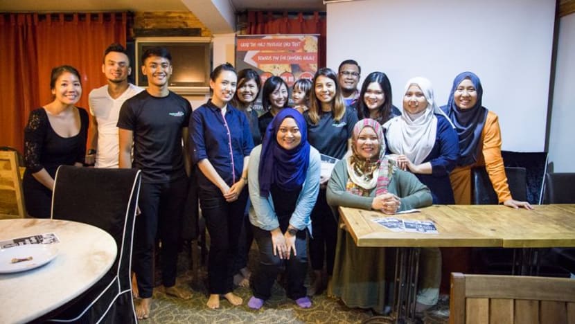 ‘Makcik Kerepek’ muncul sebagai juara amal, sempena #GivingWeekSg ‘Makcik Kerepek’ muncul sebagai juara amal, sempena #GivingWeekSg