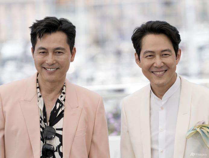 Squid Game' star Lee Jung Jae shares a happy selfie with