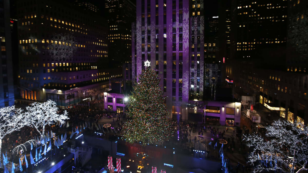 Thousands gather for NYC Christmas tree lighting TODAY