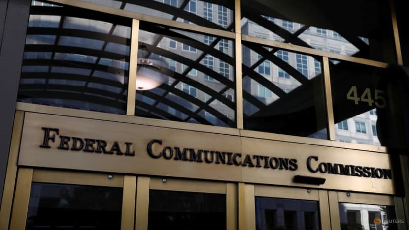 Exclusive-US House Democrats urge FCC to avoid potential air safety wireless danger Exclusive-US House Democrats urge FCC to avoid potential air safety wireless danger