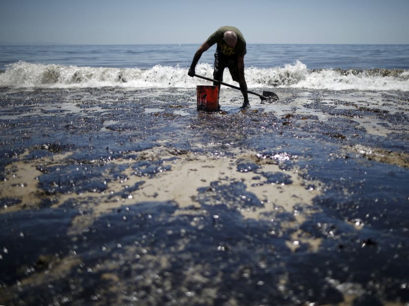 Gallery: Crews work to clean California beach fouled by oil pipeline spill