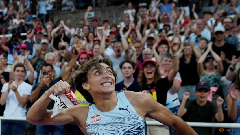 Swede Duplantis soars to outdoor pole vault record at Diamond League