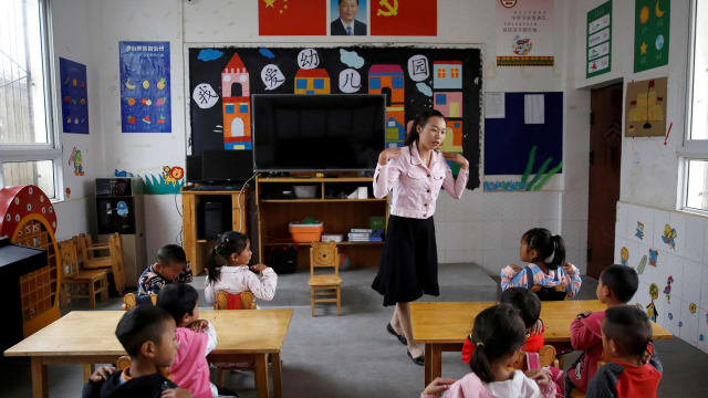 中国生育率连年下降 幼儿园招生持续面临冲击 