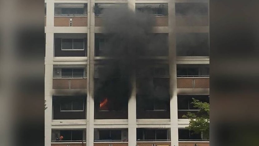 40 penduduk dipindahkan dalam kebakaran di flat Tampines