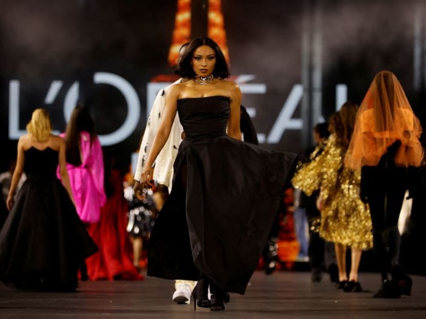 L’Oreal Paris hosts exuberant catwalk presentation at fashion week 2022-10-02t223210z_1_lynxmpei910cz_rtroptp_3_fashion-paris-loreal