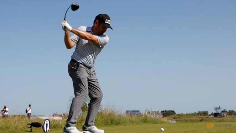 Golf-Oosthuizen keeps his cool to retain Open lead
