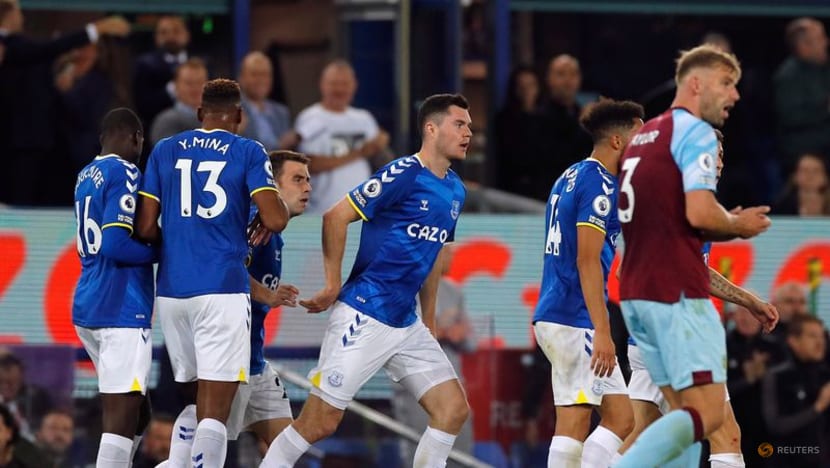 Football:
Everton hit back in style to beat Burnley Football:
Everton hit back in style to beat Burnley
