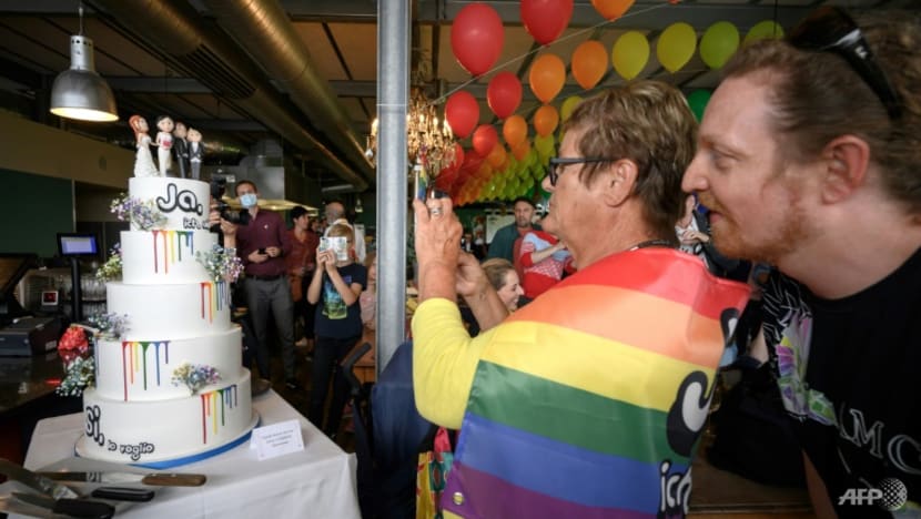 Swiss voters say big 'yes' to same-sex marriage Swiss voters say big 'yes' to same-sex marriage