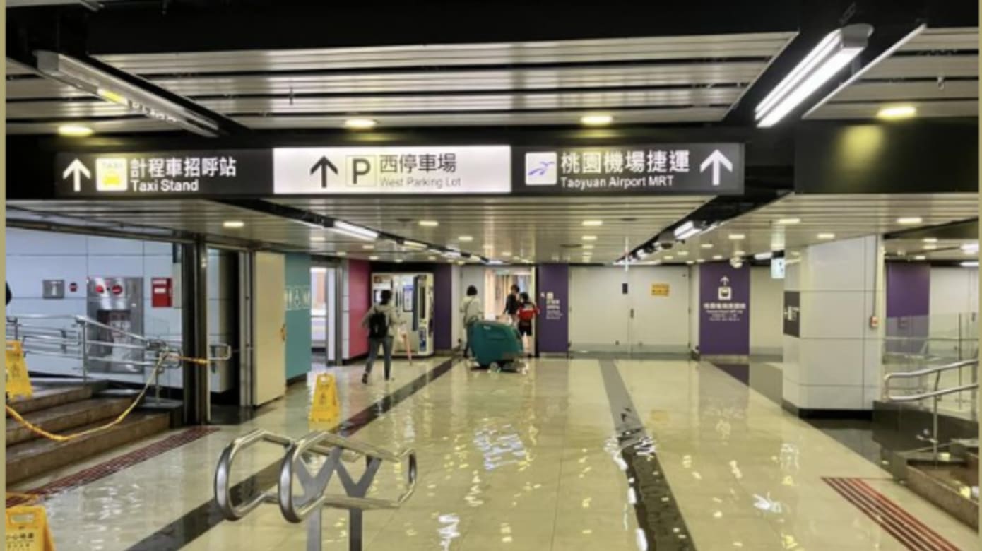 台湾北部暴雨狂炸 台北车站惊变“泳池”