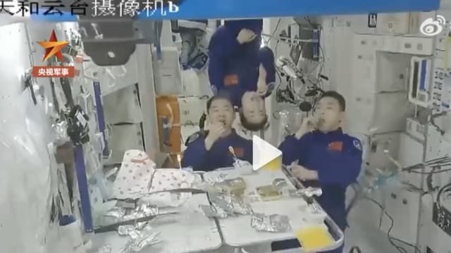 中国航天员首次太空过中秋 享用太空种的菜