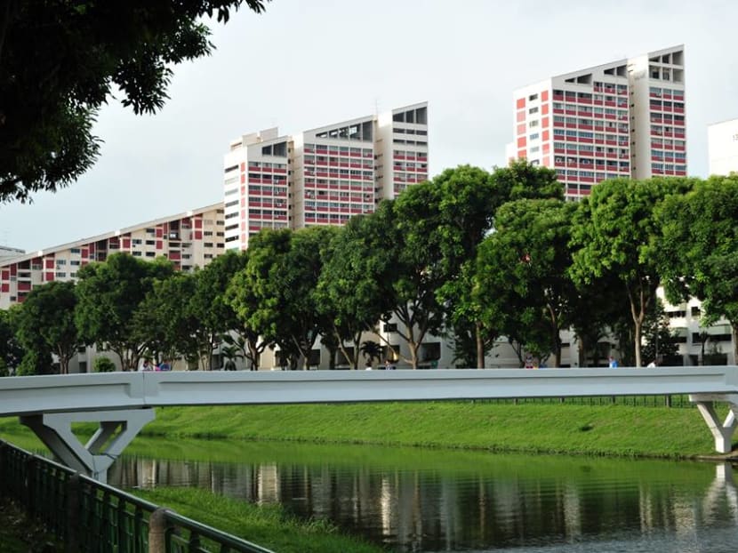 Some may ask why the government can’t fund windfall gains via transfers by offering above-market Vers prices to all HDB flat owners, but this is clearly not feasible, says the author.
