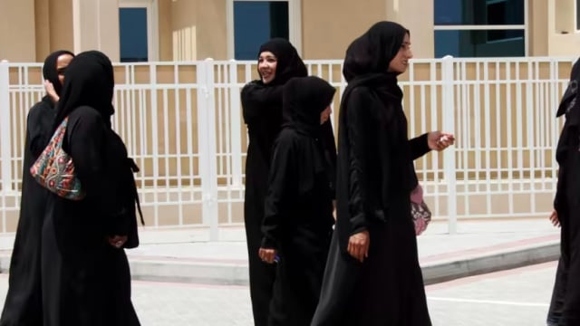 法国禁止回教女生在公立学校穿罩袍