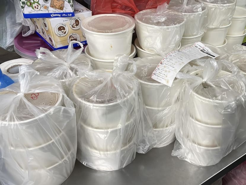 Hawker Gave 45 Bowls Of Noodles Away After Grab Customer Cancelled Bulk Order For Being Too Slow Hawker Gave 45 Bowls Of Noodles Away After Grab Customer Cancelled Bulk Order For Being Too Slow