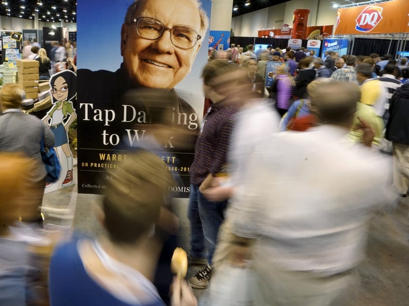Berkshire Hathaway shareholders walk around the exhibits with a photo of Berkshire CEO Warren Buffett in the center at the Berkshire annual meeting in Omaha, Nebraska May 2, 2015.  Photo: Reuters