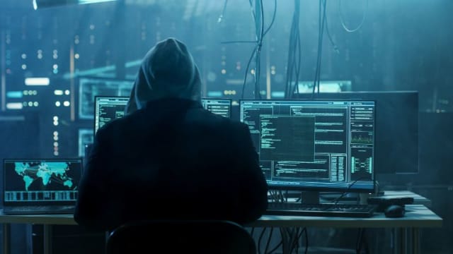 乌称对俄国防部展开网络攻击 成功摧毁一台伺服器