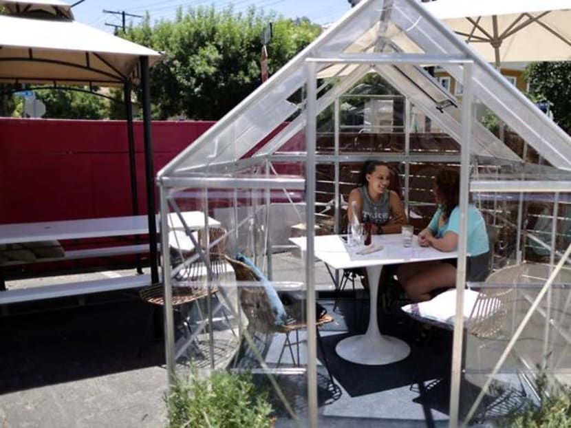 In Los Angeles, a cafe shields diners from virus with private greenhouses In Los Angeles, a cafe shields diners from virus with private greenhouses