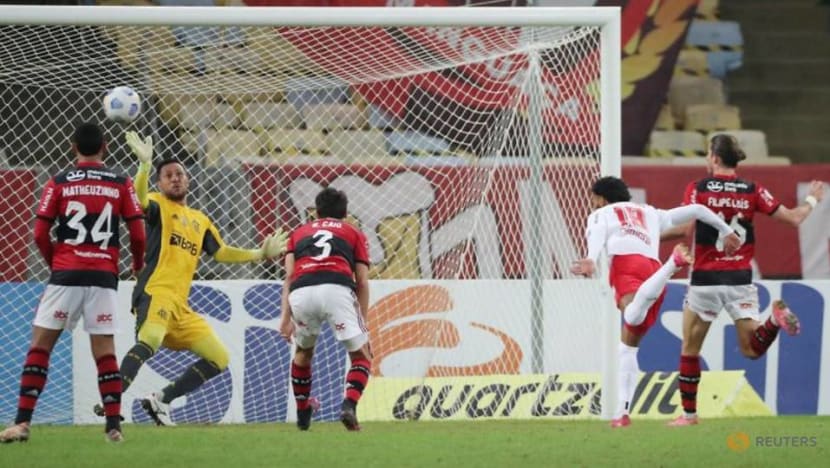 Soccer-Injury time goal hands Flamengo first defeat in Brazil Soccer-Injury time goal hands Flamengo first defeat in Brazil