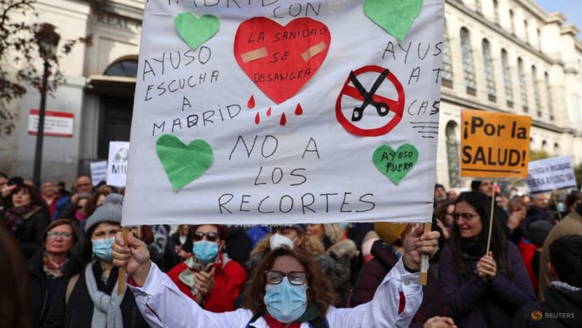 Tens of thousands of Spanish health workers protest for better future