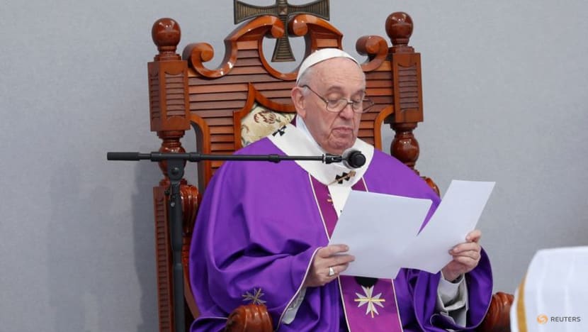 Pope Francis struggles with leg pain in Malta, defends migrants Pope Francis struggles with leg pain in Malta, defends migrants