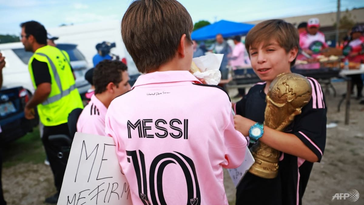 Commentary: The fanaticism and faddism of football fashion