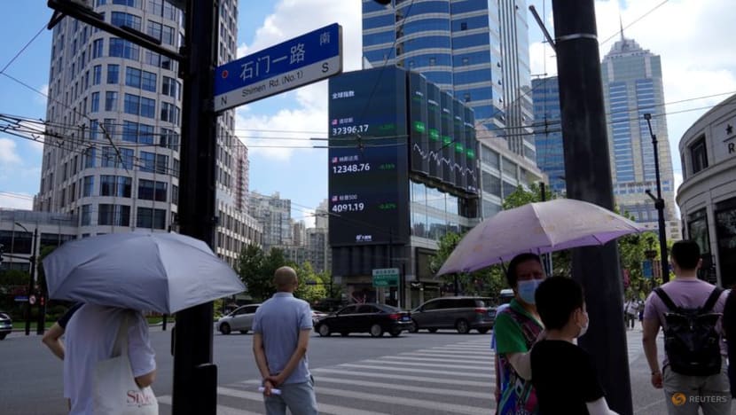 Stocks drift, oil slumps on recession fears Stocks drift, oil slumps on recession fears