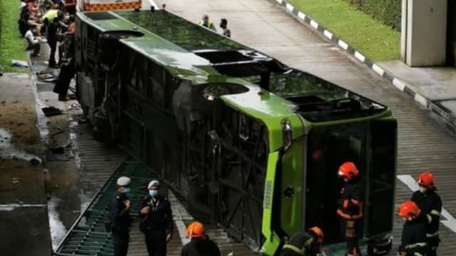 武吉巴督巴士转换站两巴士相撞酿祸 17人受伤