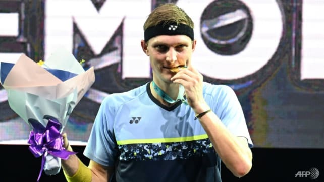 Momota thrashed by Axelsen in Malaysia final