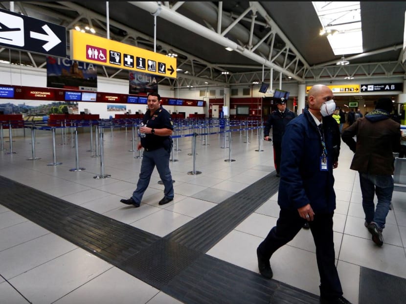 A man wears a mask after Ciampino Airport in Rome, Italy was evacuated due to a fire, Feb 19, 2019.
A man wears a mask after Ciampino Airport in Rome, Italy was evacuated due to a fire, Feb 19, 2019.