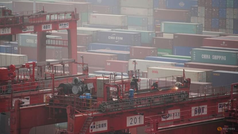 China's export growth slows, Ukraine crisis poses risk