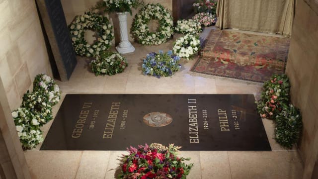 最后安息地 英女王伊丽莎白二世墓碑照曝光